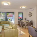 Blue Sky Pool Villa-gm Willa Vodice