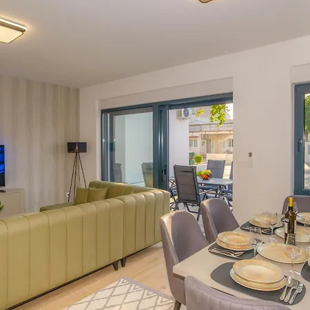 Blue Sky Pool Villa-gm Vodice